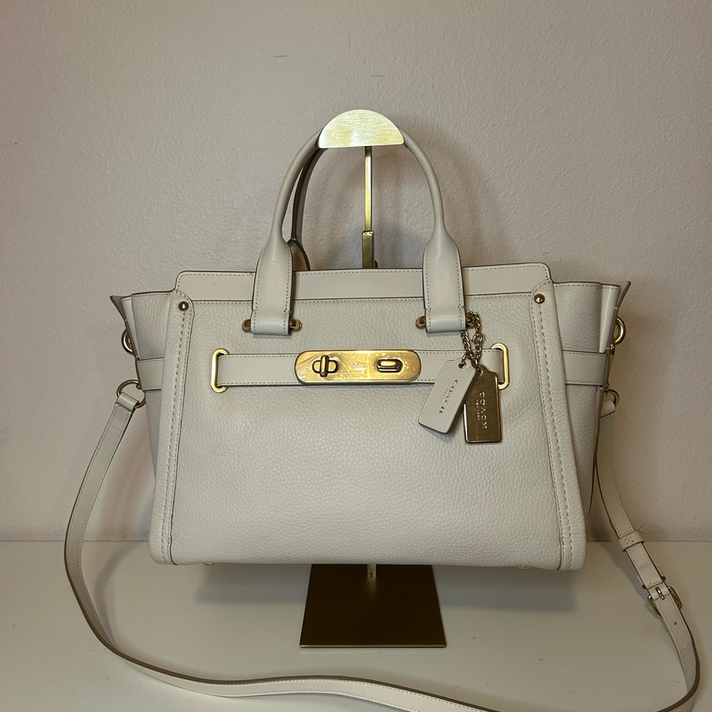 New w tags boutique Coach Elegant Cream Handbag